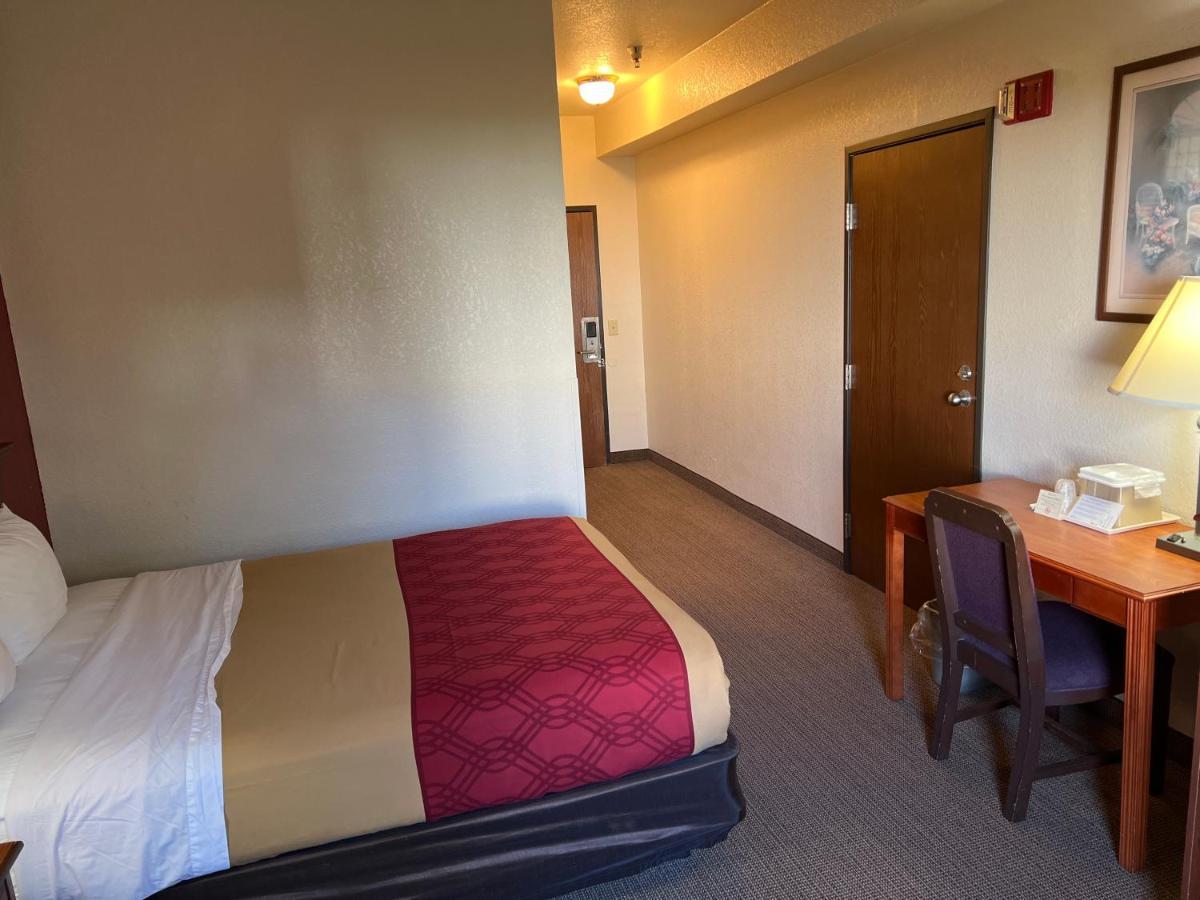 Express Inn & Suites Decatur Buitenkant foto