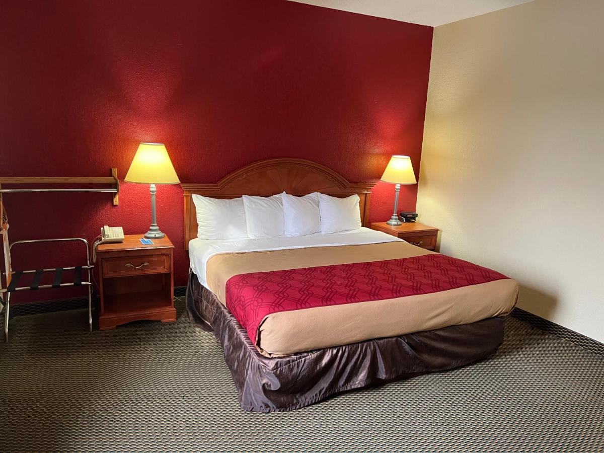 Express Inn & Suites Decatur Buitenkant foto