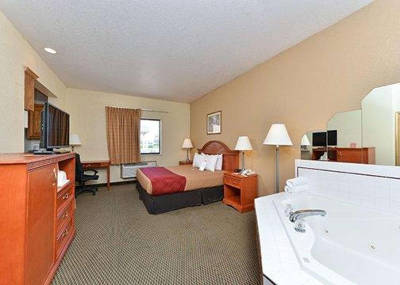 Express Inn & Suites Decatur Buitenkant foto