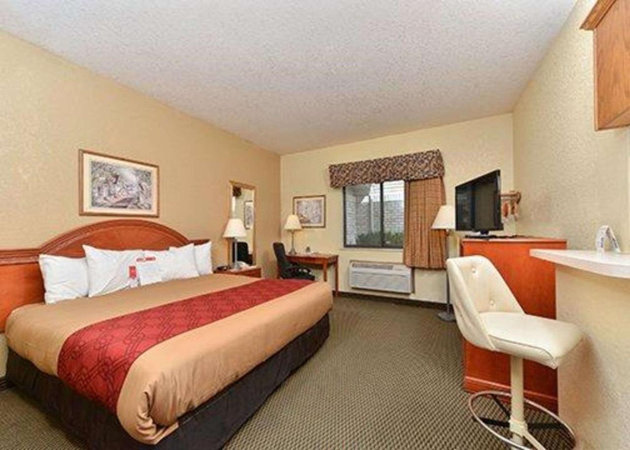 Express Inn & Suites Decatur Buitenkant foto